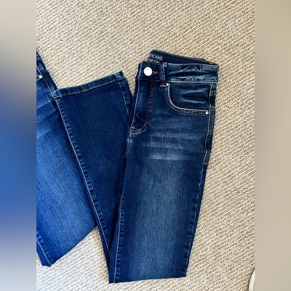 BUNDLE of jeans - Picture 2 of 5